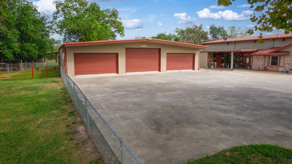 More Photos Of 7438 Wright Rd, Houston Light Distribution For Sale