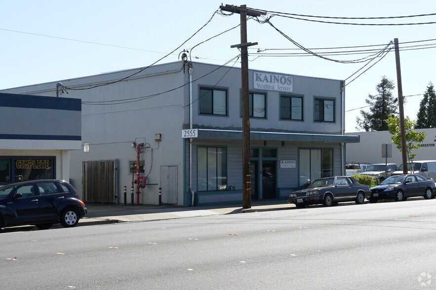 More Photos Of 2565-2569 Middlefield Rd, Redwood City Warehouse For Lease
