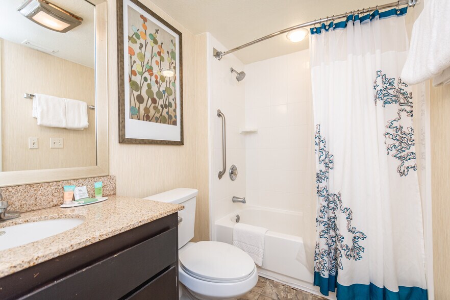 More Photos Of 1530 Howe Ave, Sacramento Hotel For Sale