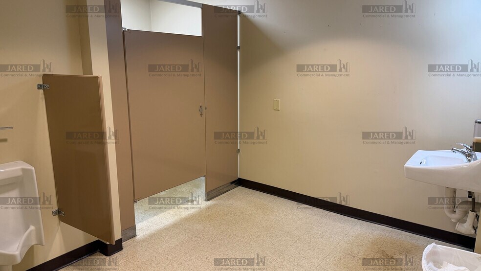 More Photos Of 509 S Union Ave, Springfield Light Distribution For Sale