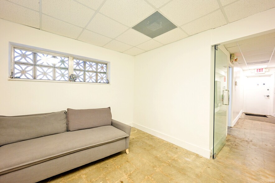 More Photos Of 901 NE 79th St, Miami Office For Lease