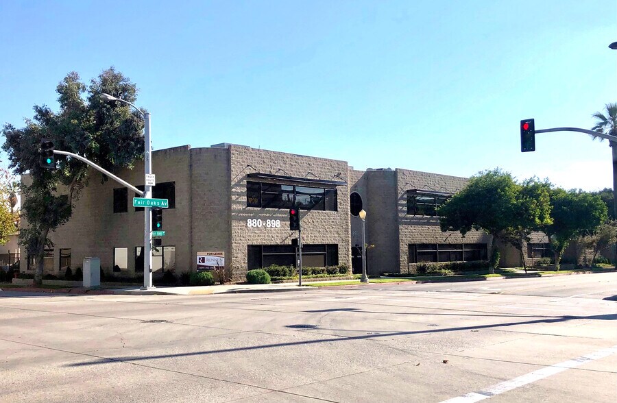More Photos Of 880-898 N Fair Oaks Ave, Pasadena Flex For Lease