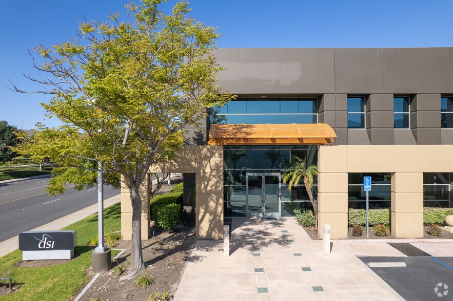 More Photos Of 25901 Commercentre Dr, Lake Forest Warehouse For Lease