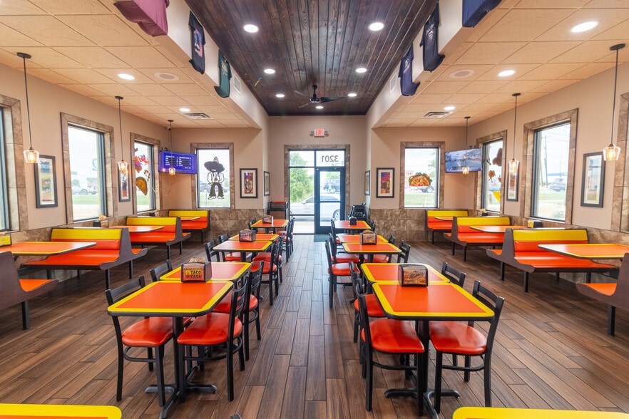 More Photos Of 3201 W Stan Schlueter Loop, Killeen General Retail For Sale