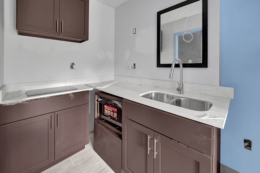 More Photos Of 5101 Messer Airport Hwy, Birmingham Hotel For Sale