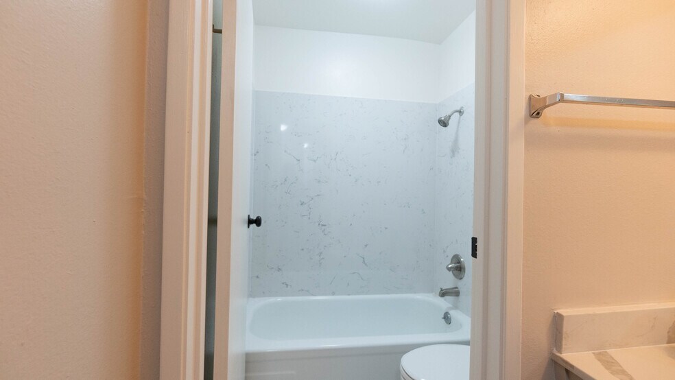 More Photos Of 1093 Del Rio Circle, Concord Apartments For Sale