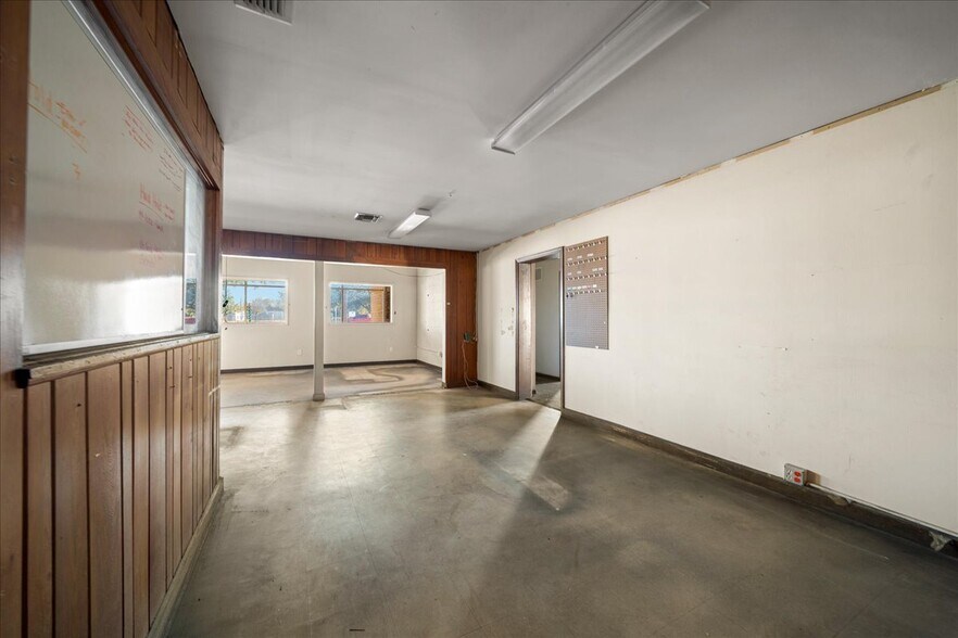More Photos Of 1120 N Magnolia Ave, Ocala Warehouse For Lease
