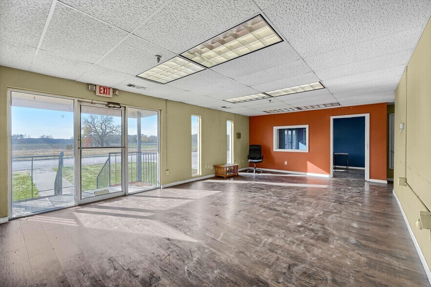 More Photos Of 1411 Southland Dr, Gainesville Flex For Sale