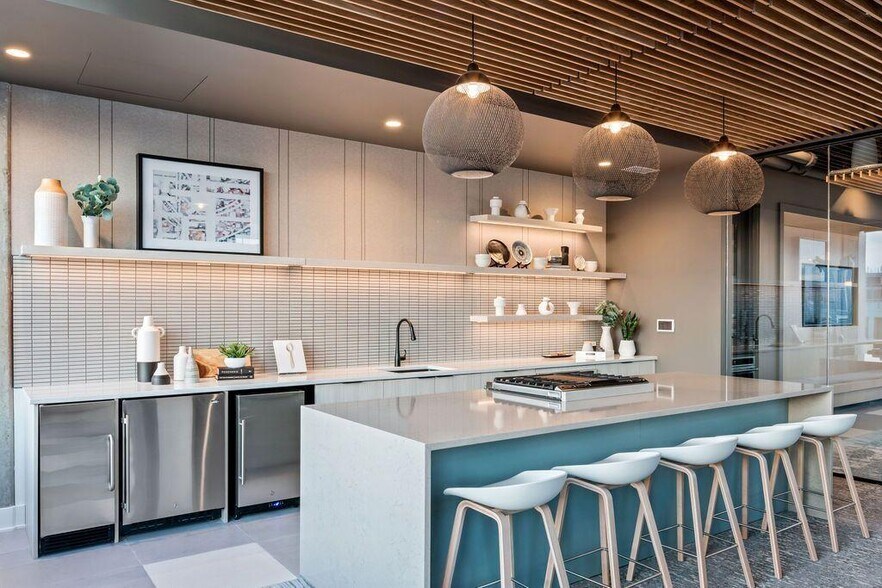 More Photos Of 730 N Milwaukee Ave, Chicago Apartments For Lease