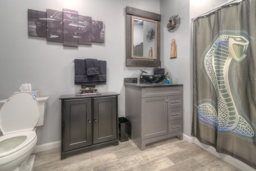 More Photos Of 2302 Turnpike St, North Andover General Retail For Lease