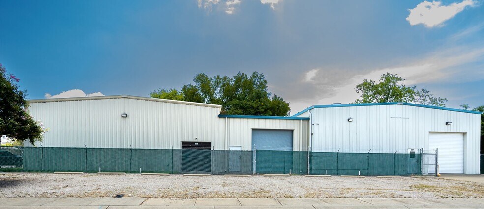 Primary Photo Of 335-337 McMillan St, Fayetteville Warehouse For Sale