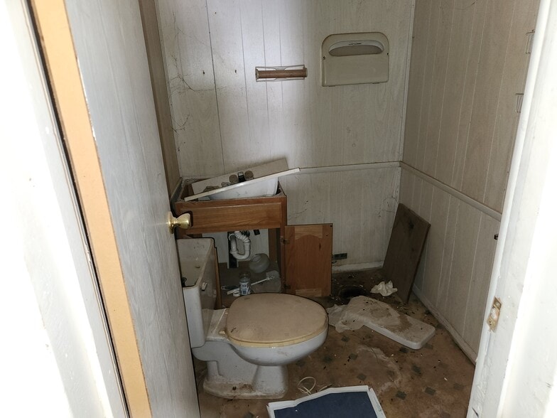 More Photos Of 3010 Shedd Rd, Eloy Office For Sale