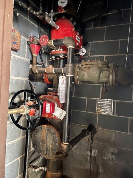 More Photos Of 250 Commonwealth Ave, Bristol Health Club For Lease