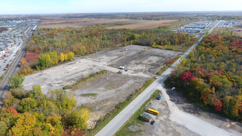 More Photos Of 3200 Av De La Gare, Mascouche Land For Lease