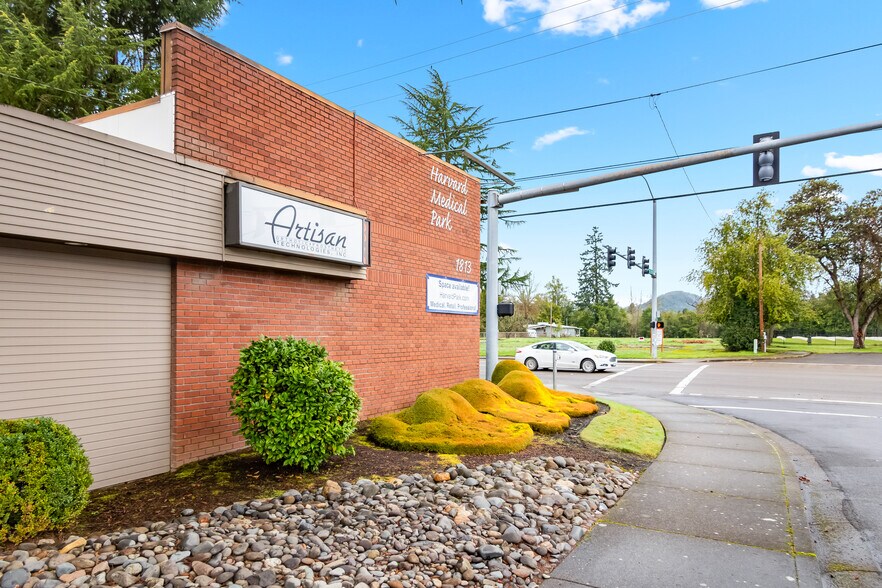 More Photos Of 1813 W Harvard Ave, Roseburg Office For Sale