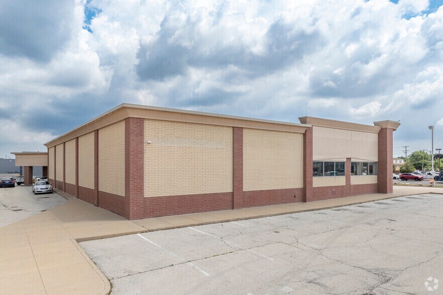More Photos Of 7200 W Cermak Rd, North Riverside Drugstore For Lease
