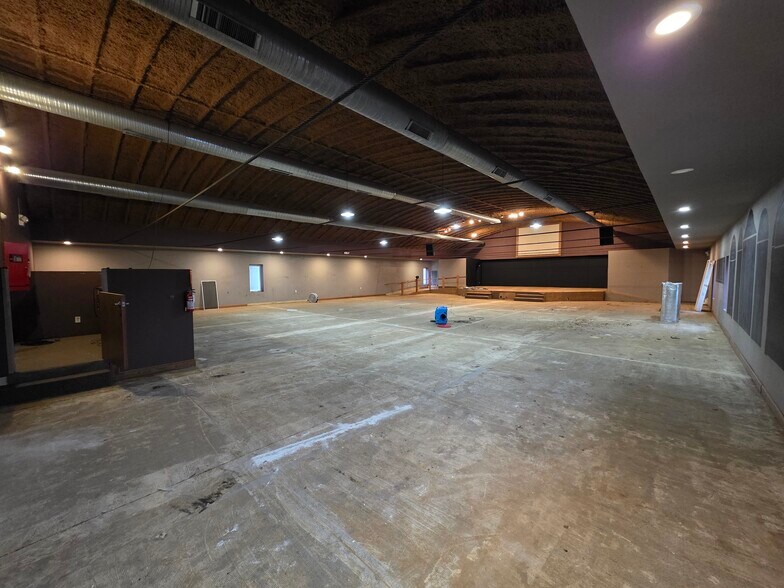 More Photos Of 806 Harcourt Rd, Mount Vernon Office For Lease