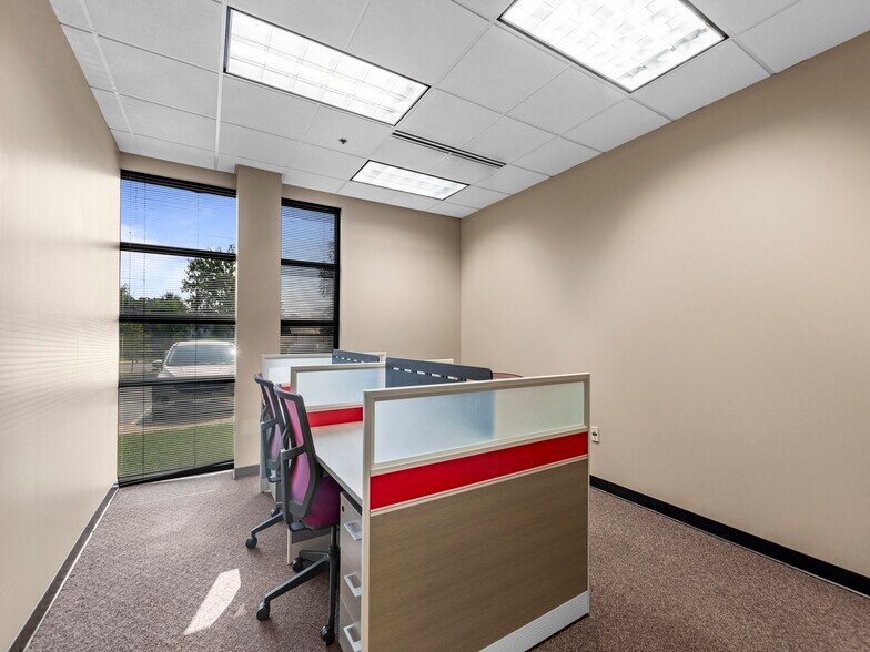 More Photos Of 174 Clarkson Rd, Ballwin Office For Sale