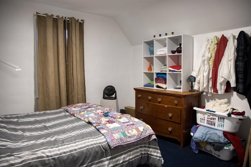 More Photos Of 24 Pleasant St, Conway Office For Sale