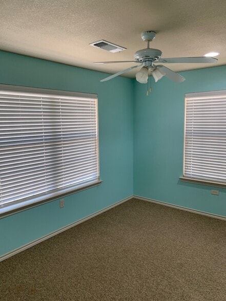 More Photos Of 1310 Weatherford Hwy, Granbury Light Distribution For Lease