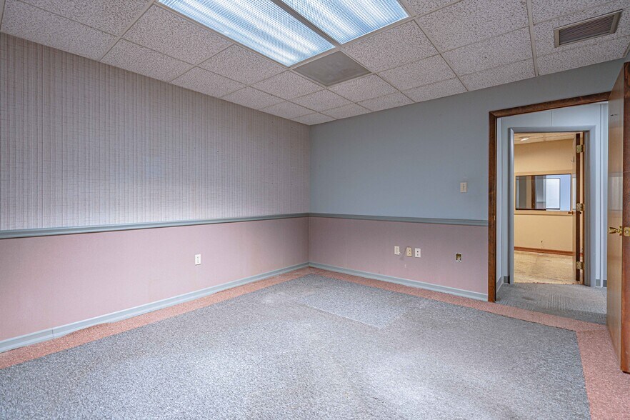 More Photos Of 2428 Walbert Ave, Allentown Flex For Lease