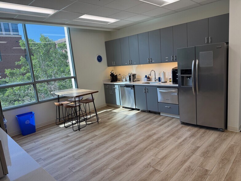 More Photos Of 100 Calhoun St, Charleston Office For Lease