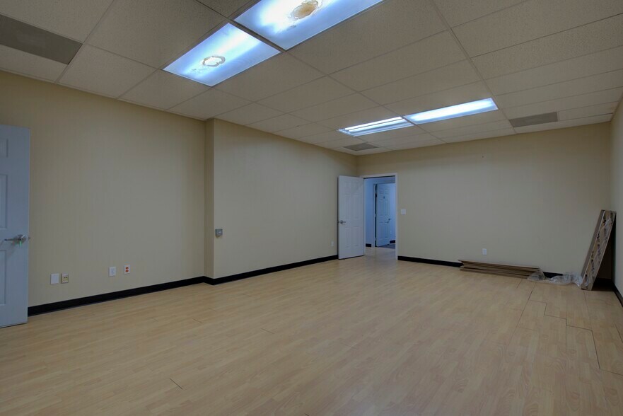 More Photos Of 295 Main St, Weed Office For Sale