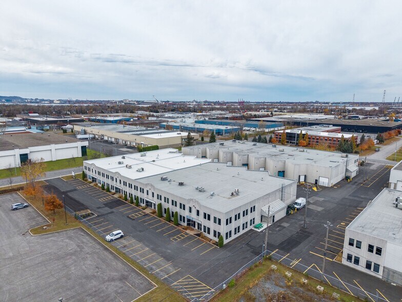 More Photos Of 2156-2168 Rue de la Province, Longueuil Light Distribution For Lease