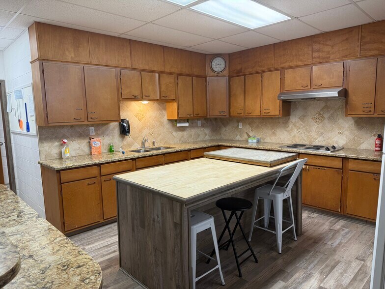 More Photos Of 2717 W Broadway Ave, Enid Religious Facility For Sale