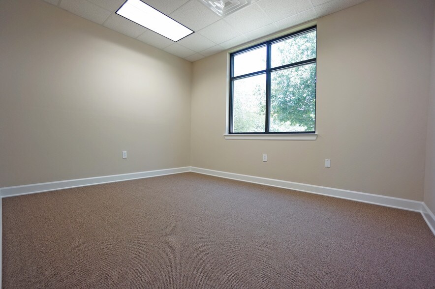 More Photos Of 12930 Dairy Ashford Rd, Sugar Land Medical For Lease