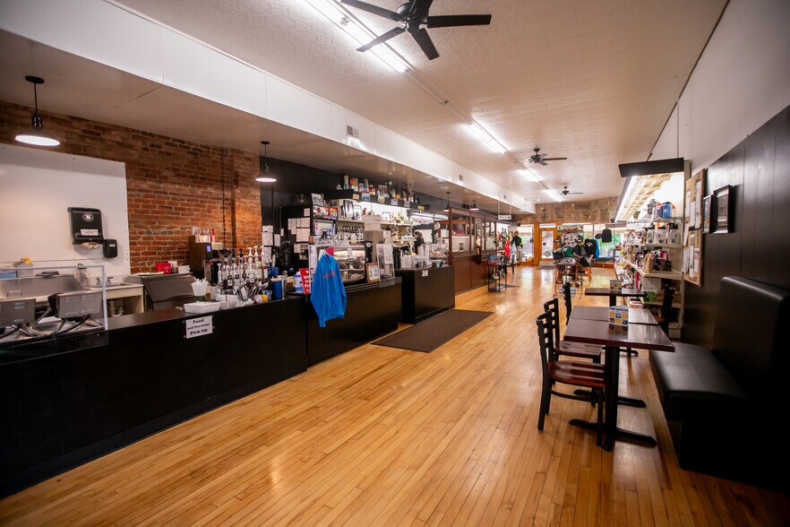 More Photos Of 201 N Main St, Elkader Flex For Sale