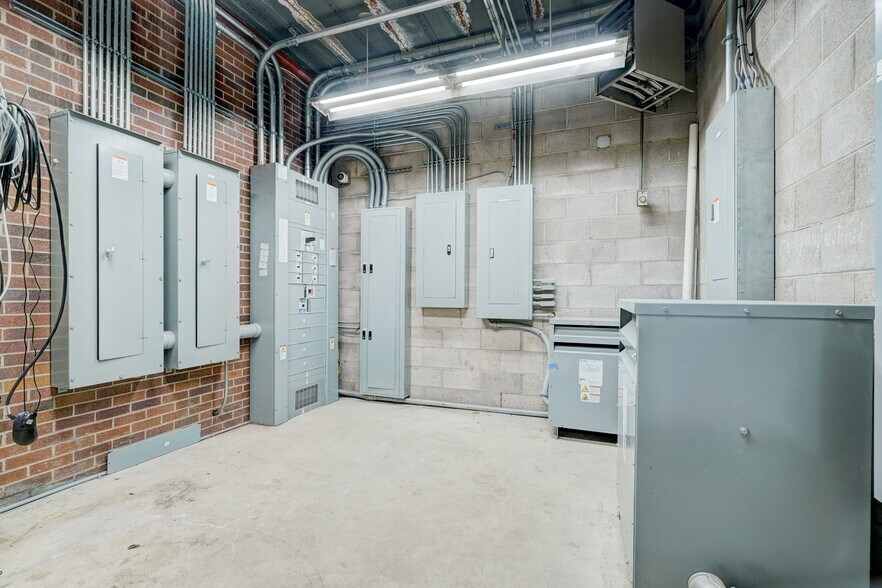 More Photos Of 36 NE 36th St, Oklahoma City Manufacturing For Lease