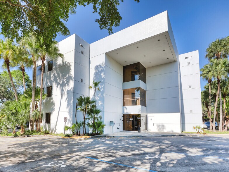Primary Photo Of 7880 N University Dr, Tamarac Office Residential For Lease