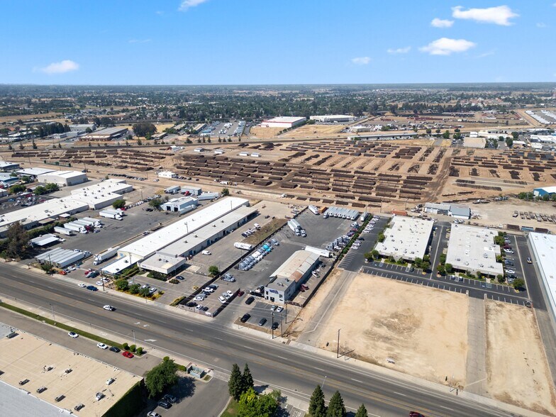 More Photos Of 4451 N Brawley Ave, Fresno Warehouse For Sale
