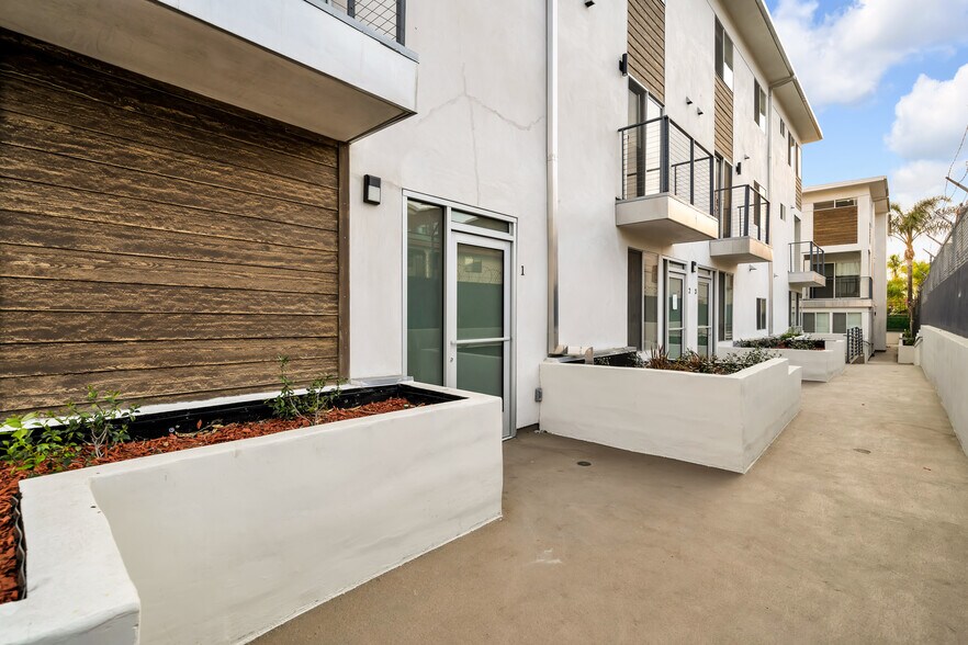 More Photos Of 1245 N New Hampshire Ave, Los Angeles Apartments For Sale