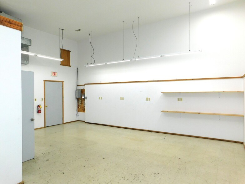 More Photos Of 215 Nieman St, Sunman Warehouse For Lease