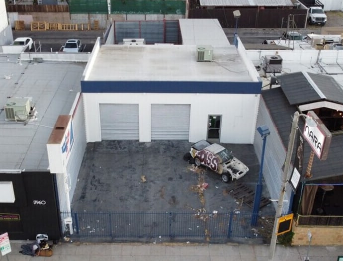 Primary Photo Of 17964 Ventura Blvd, Encino Auto Repair For Sale