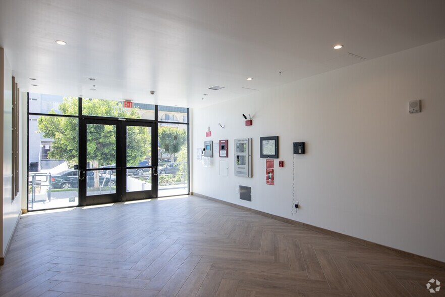 More Photos Of 801 S Berendo St, Los Angeles Apartments For Lease