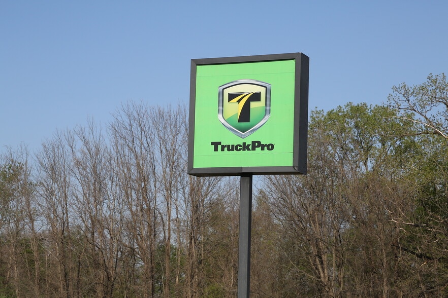 More Photos Of 3762 Highway 82 W, Leland Freestanding For Sale