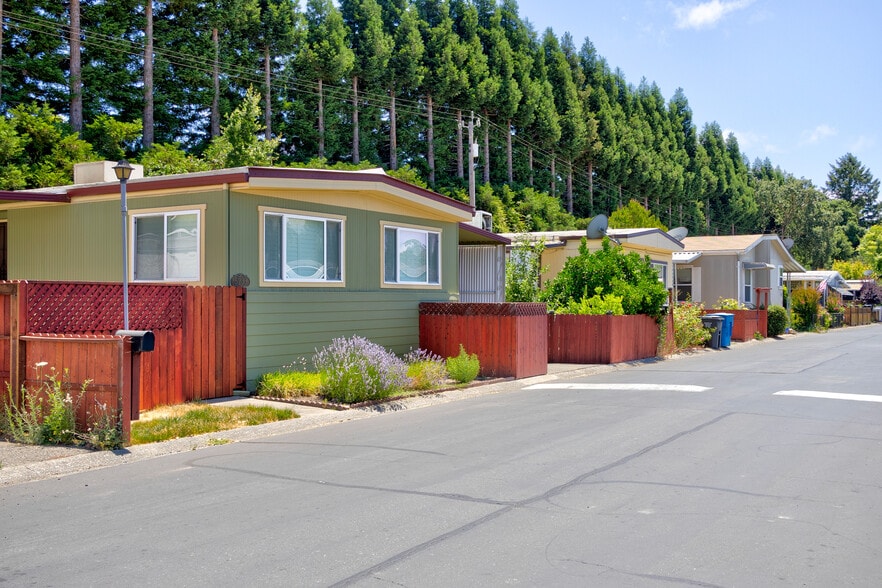 More Photos Of 5250 Whispering Creek Dr, Santa Rosa Manufactured Housing Mobile Home Park For Sale