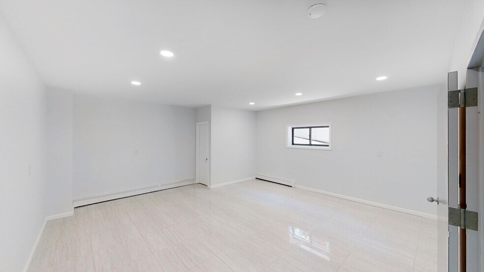 More Photos Of 37 Lakeshore Dr, Oakland Multifamily For Sale