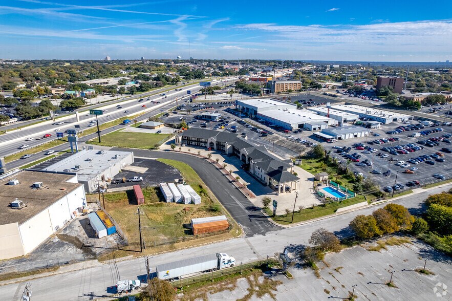 More Photos Of 4 Piano Pl, San Antonio Hotel For Sale