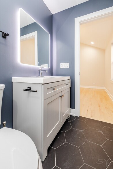 More Photos Of 6126 Eberhart ave, Chicago Apartments For Sale