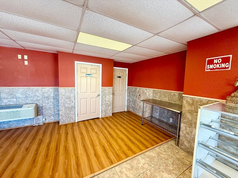 More Photos Of 903 15th St, Ozona General Retail For Sale