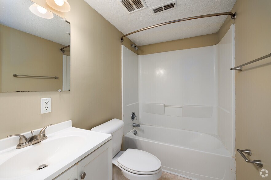 More Photos Of 800 E Grand Ave, Carbondale Apartments For Sale