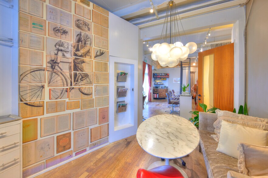 More Photos Of 401 Kamakee St, Honolulu Office For Lease