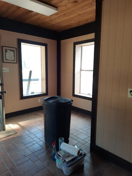 More Photos Of 1124 E Houston Ave, Crockett Freestanding For Sale