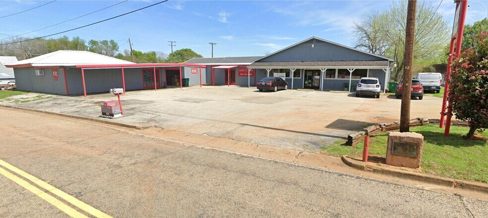 Primary Photo Of 706 N Perry St, Palestine General Retail For Sale