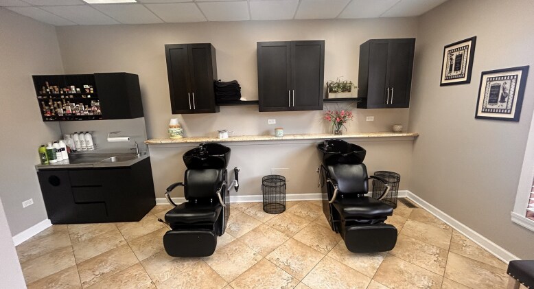 More Photos Of 820 E Terra Cotta Ave, Crystal Lake Office For Sale