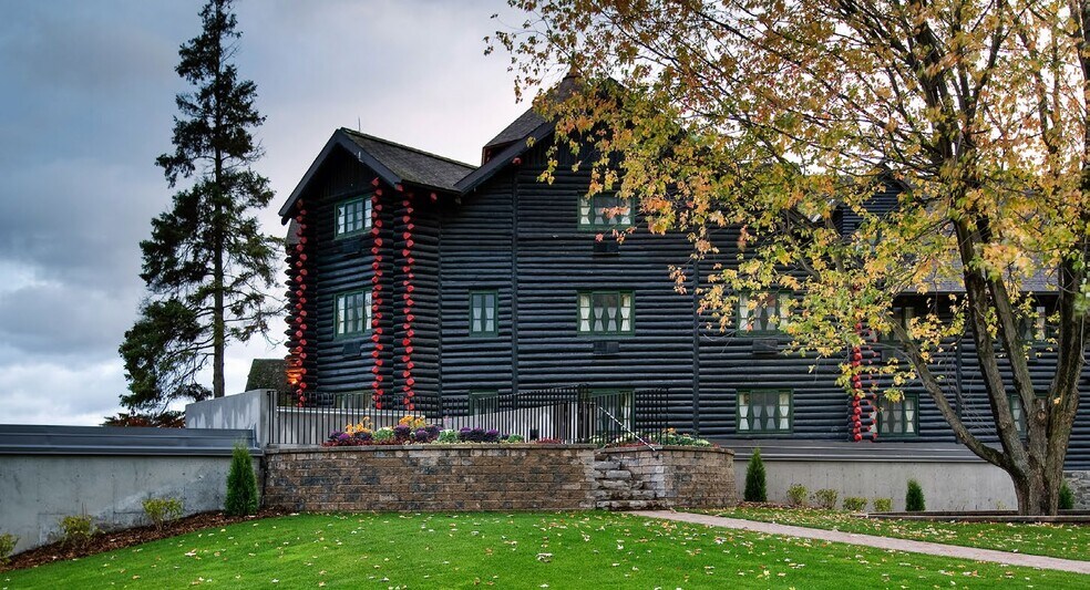 More Photos Of 392 Rue Notre-Dame, Montebello Hotel For Sale